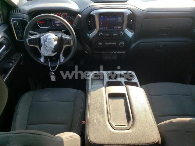 Photo 5 of 2019 CHEVROLET SILVERADO K1500 RST (VIN 3GCUKREC9JG516681)