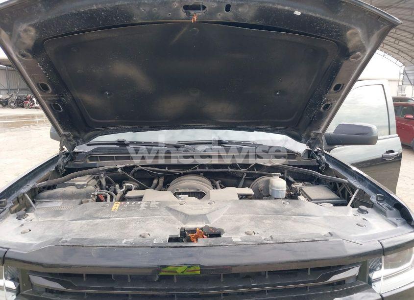 Photo 10 of 2018 Chevrolet Silverado 1500 2LT (VIN 3GCUKREC9JG548224)