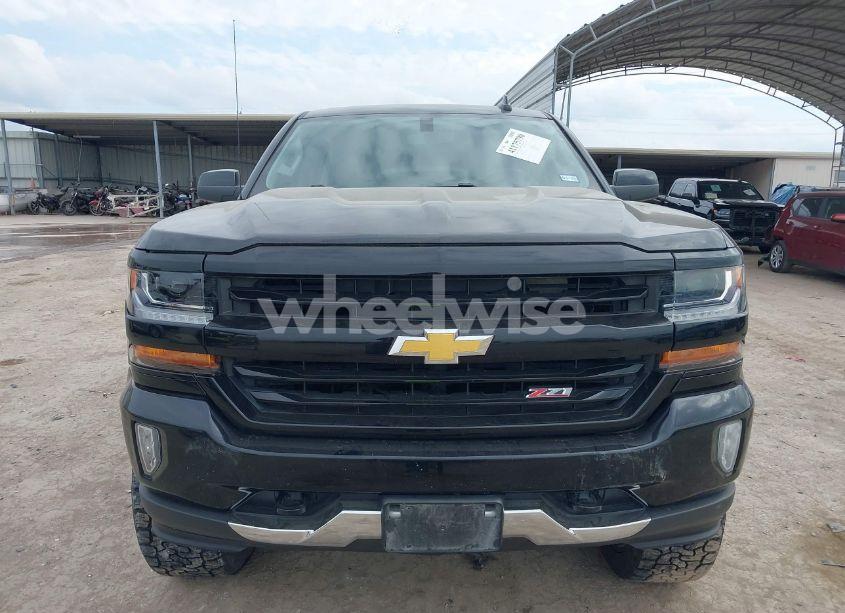 Photo 12 of 2018 Chevrolet Silverado 1500 2LT (VIN 3GCUKREC9JG548224)
