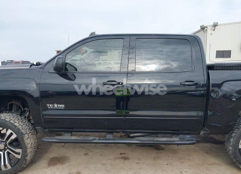 Photo 14 of 2018 Chevrolet Silverado 1500 2LT (VIN 3GCUKREC9JG548224)