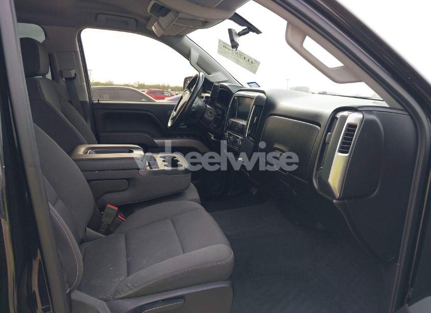 Photo 5 of 2018 Chevrolet Silverado 1500 2LT (VIN 3GCUKREC9JG548224)