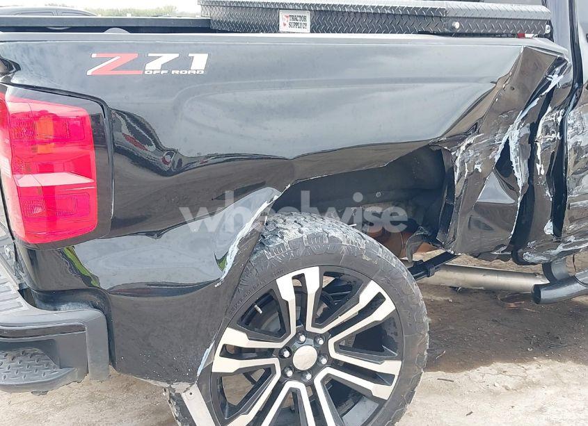 Photo 6 of 2018 Chevrolet Silverado 1500 2LT (VIN 3GCUKREC9JG548224)