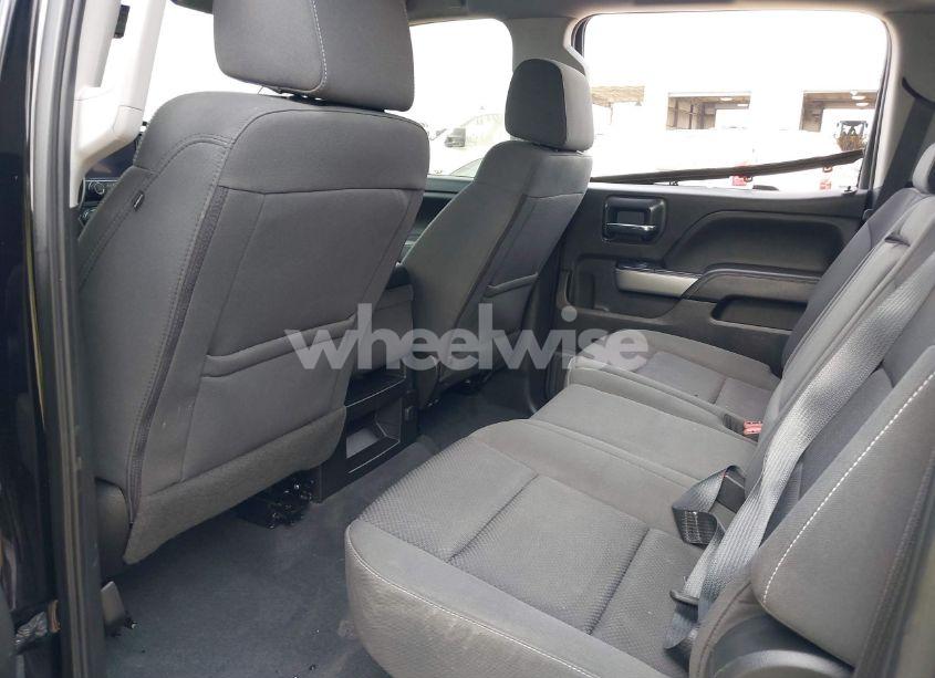 Photo 8 of 2018 Chevrolet Silverado 1500 2LT (VIN 3GCUKREC9JG548224)