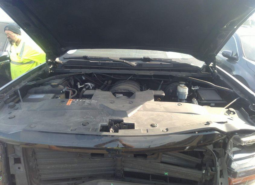 Photo 10 of 2018 Chevrolet Silverado 1500 2LT (VIN 3GCUKREC9JG570644)