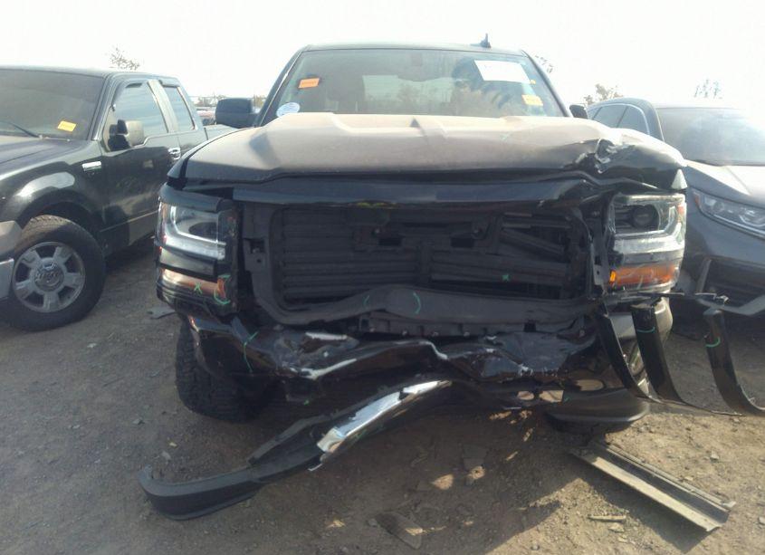 Photo 12 of 2018 Chevrolet Silverado 1500 2LT (VIN 3GCUKREC9JG570644)