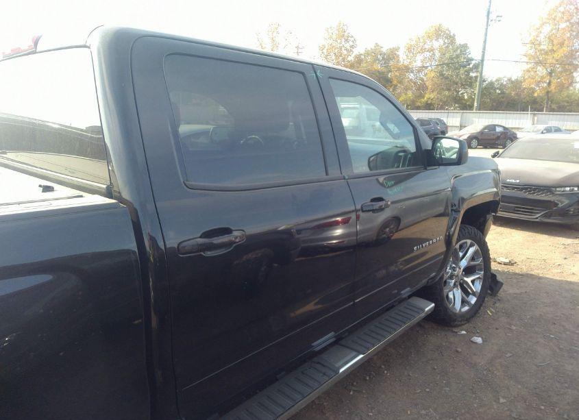 Photo 13 of 2018 Chevrolet Silverado 1500 2LT (VIN 3GCUKREC9JG570644)