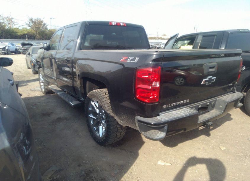 Photo 3 of 2018 Chevrolet Silverado 1500 2LT (VIN 3GCUKREC9JG570644)