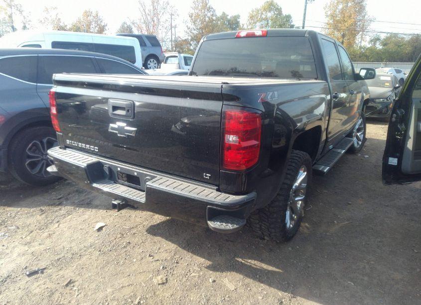 Photo 4 of 2018 Chevrolet Silverado 1500 2LT (VIN 3GCUKREC9JG570644)