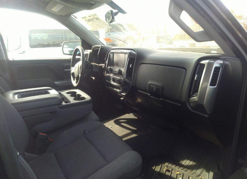 Photo 5 of 2018 Chevrolet Silverado 1500 2LT (VIN 3GCUKREC9JG570644)