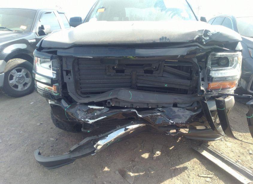 Photo 6 of 2018 Chevrolet Silverado 1500 2LT (VIN 3GCUKREC9JG570644)