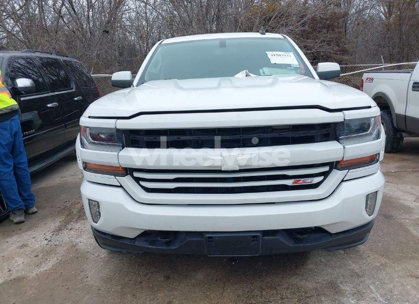 Photo 12 of 2018 Chevrolet Silverado 1500 2LT (VIN 3GCUKREC9JG630311)