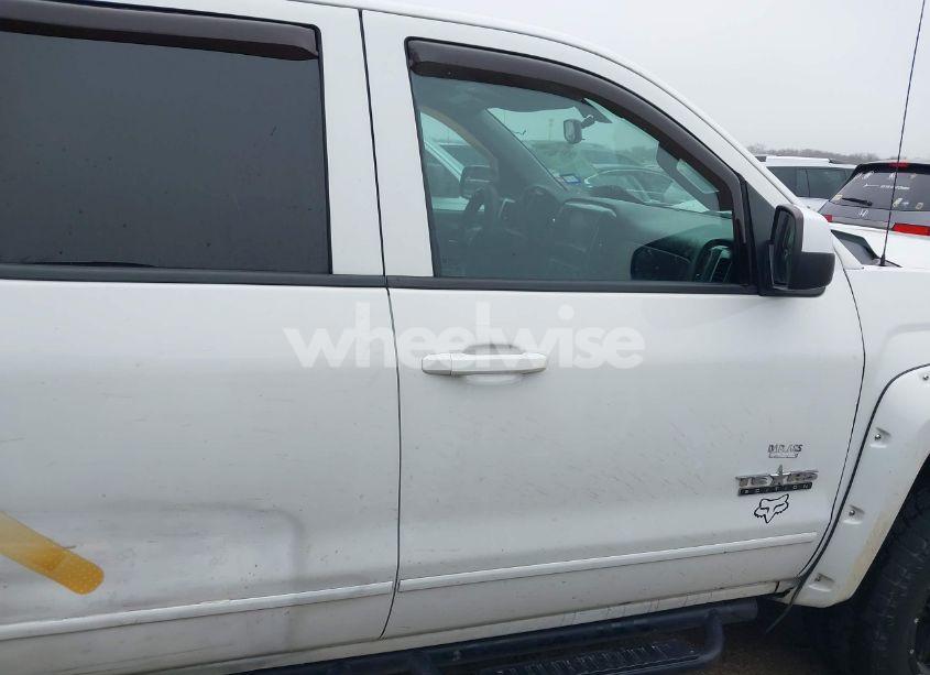 Photo 13 of 2018 Chevrolet Silverado 1500 2LT (VIN 3GCUKREC9JG630311)