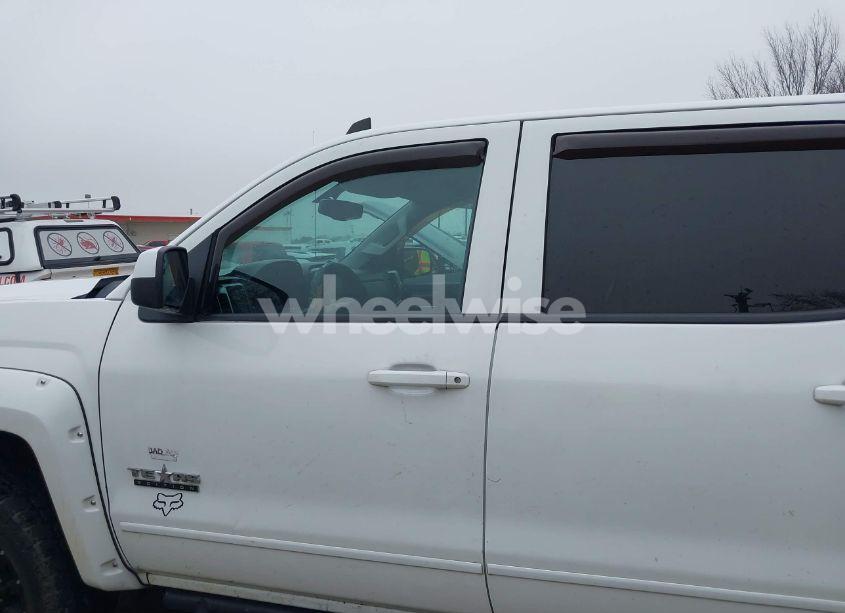 Photo 14 of 2018 Chevrolet Silverado 1500 2LT (VIN 3GCUKREC9JG630311)