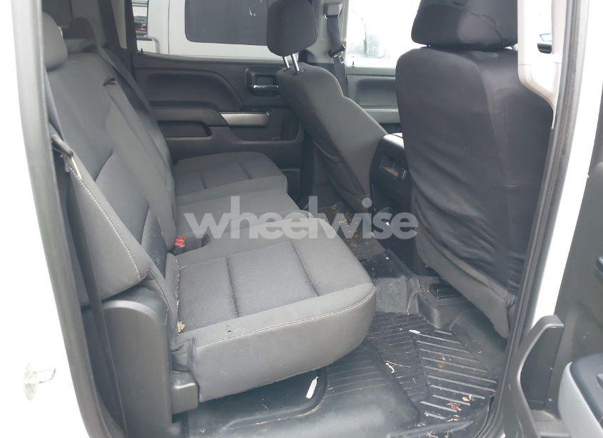 Photo 8 of 2018 Chevrolet Silverado 1500 2LT (VIN 3GCUKREC9JG630311)