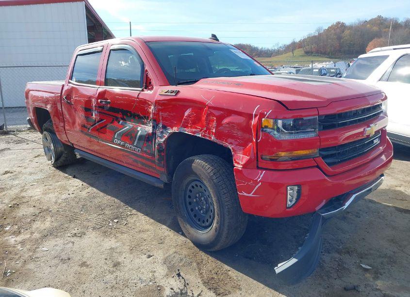 2018 Chevrolet Silverado 1500 2LT (VIN 3GCUKREC9JG645133) main photo