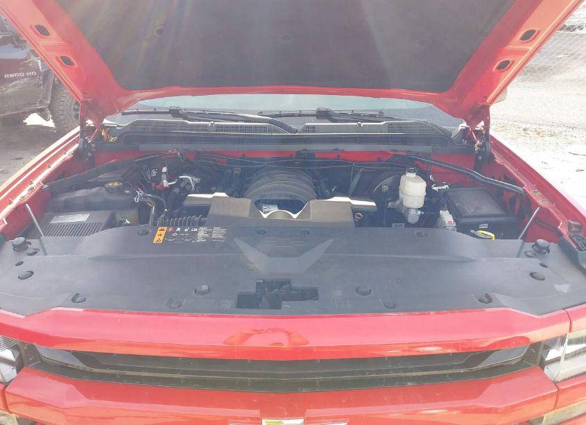 Photo 10 of 2018 Chevrolet Silverado 1500 2LT (VIN 3GCUKREC9JG645133)