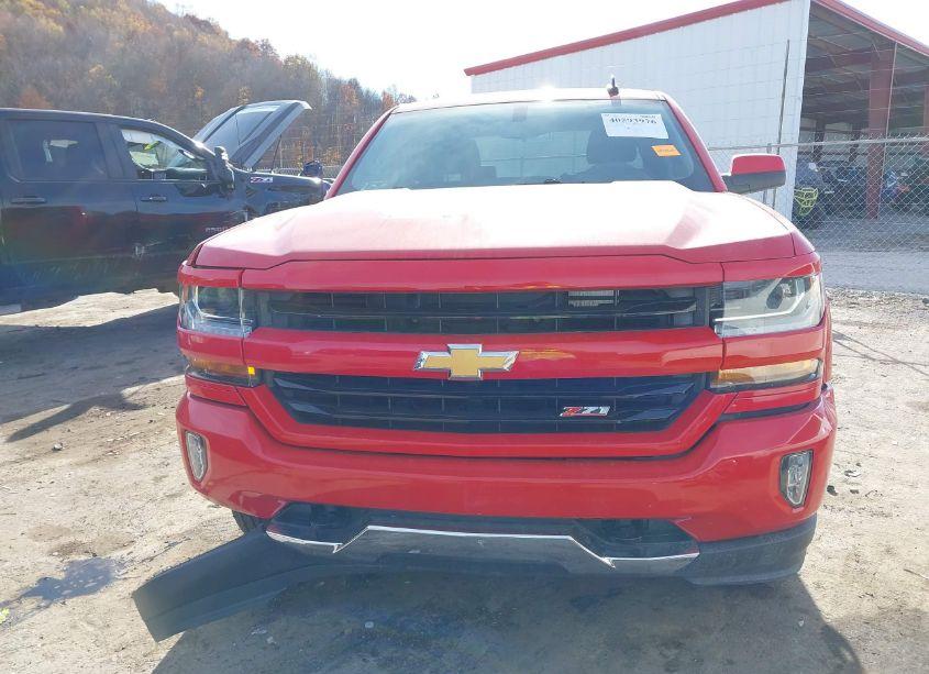 Photo 12 of 2018 Chevrolet Silverado 1500 2LT (VIN 3GCUKREC9JG645133)