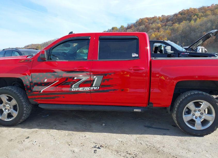 Photo 14 of 2018 Chevrolet Silverado 1500 2LT (VIN 3GCUKREC9JG645133)