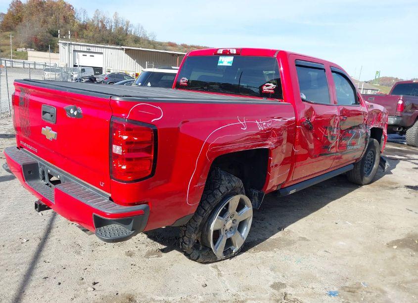 Photo 4 of 2018 Chevrolet Silverado 1500 2LT (VIN 3GCUKREC9JG645133)