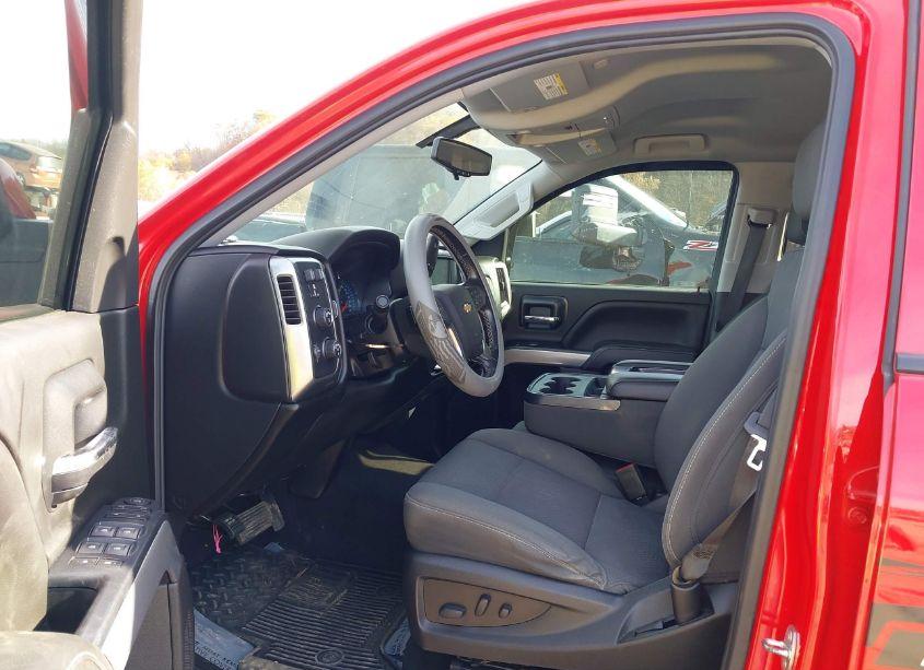 Photo 5 of 2018 Chevrolet Silverado 1500 2LT (VIN 3GCUKREC9JG645133)