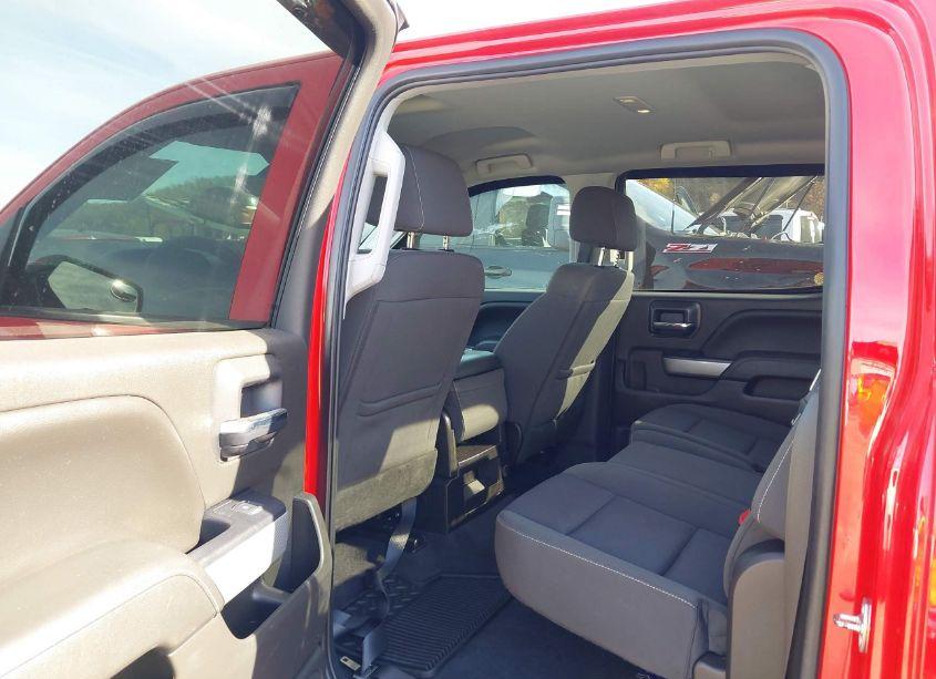 Photo 8 of 2018 Chevrolet Silverado 1500 2LT (VIN 3GCUKREC9JG645133)