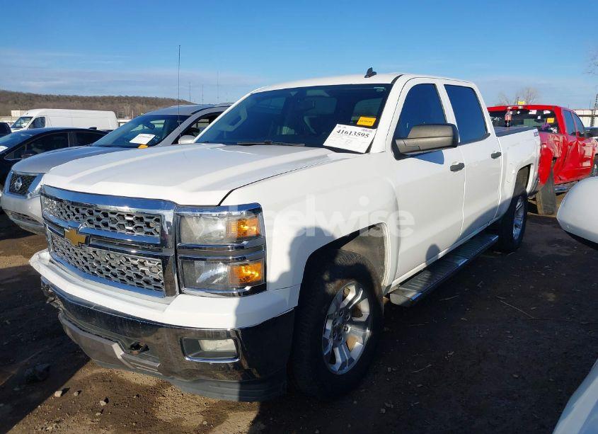 Photo 2 of 2014 Chevrolet Silverado 1500 2LT (VIN 3GCUKRECXEG112410)