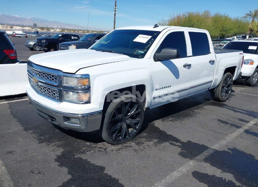 Photo 2 of 2014 Chevrolet Silverado 1500 1LT (VIN 3GCUKRECXEG548397)