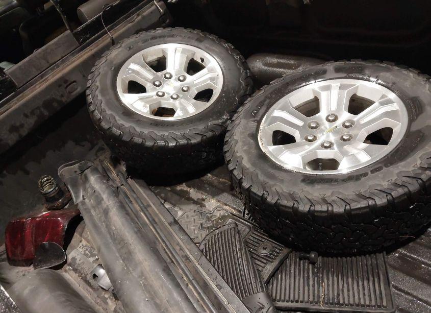 Photo 12 of 2015 Chevrolet Silverado 1500 2LT (VIN 3GCUKRECXFG186735)