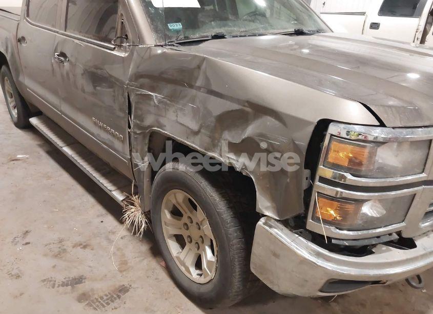 Photo 6 of 2015 Chevrolet Silverado 1500 2LT (VIN 3GCUKRECXFG323379)