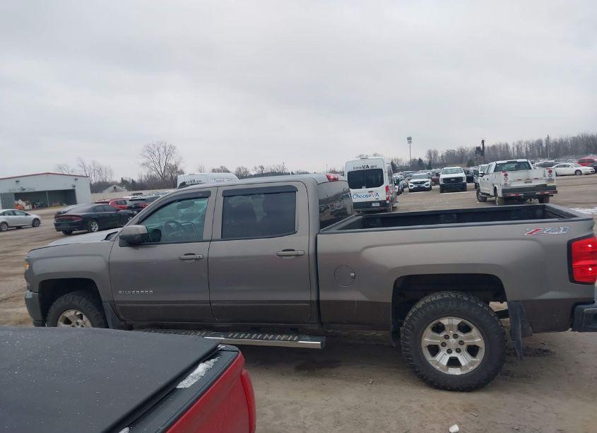 Photo 14 of 2017 Chevrolet Silverado 1500 2LT (VIN 3GCUKRECXHG285476)