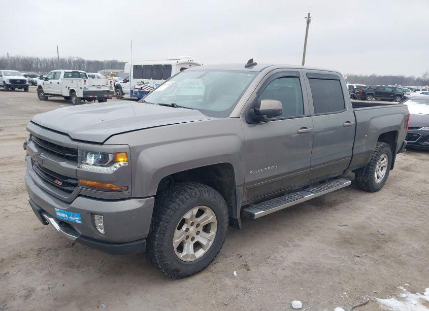 Photo 2 of 2017 Chevrolet Silverado 1500 2LT (VIN 3GCUKRECXHG285476)