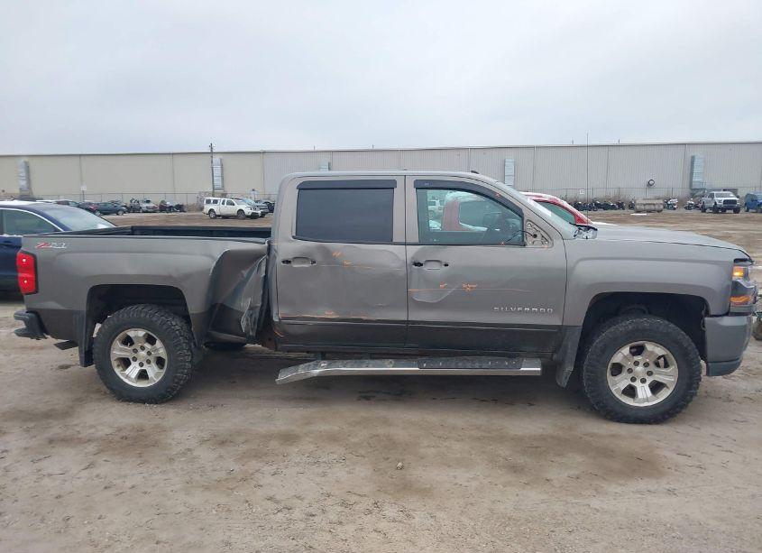 Photo 6 of 2017 Chevrolet Silverado 1500 2LT (VIN 3GCUKRECXHG285476)