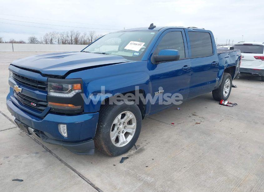 Photo 2 of 2017 Chevrolet Silverado 1500 2LT (VIN 3GCUKRECXHG300820)