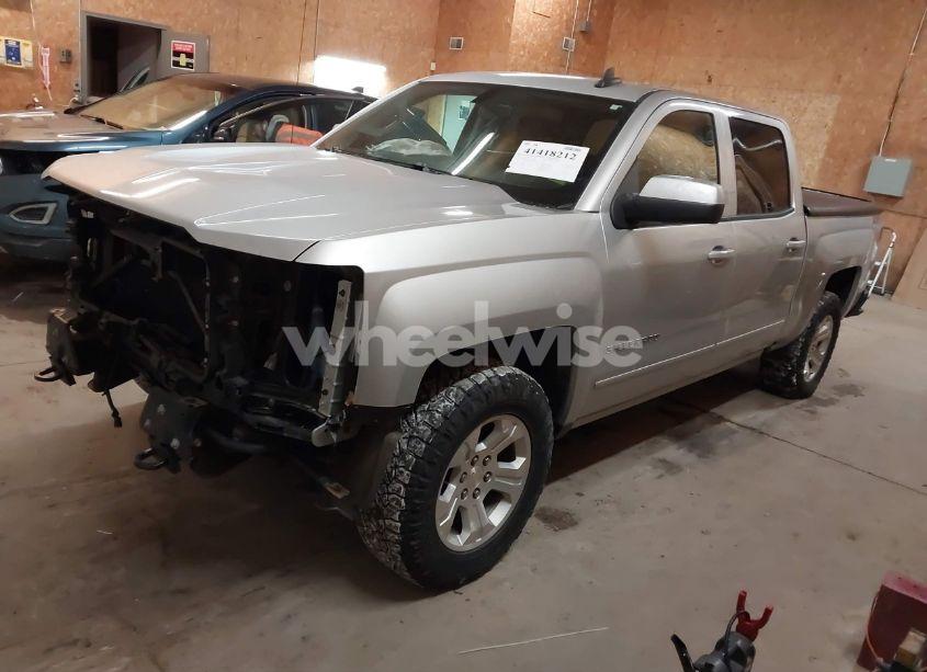 Photo 2 of 2017 Chevrolet Silverado 1500 2LT (VIN 3GCUKRECXHG310067)
