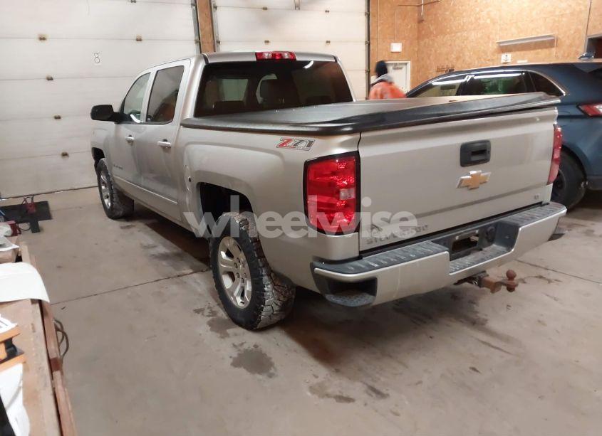 Photo 3 of 2017 Chevrolet Silverado 1500 2LT (VIN 3GCUKRECXHG310067)