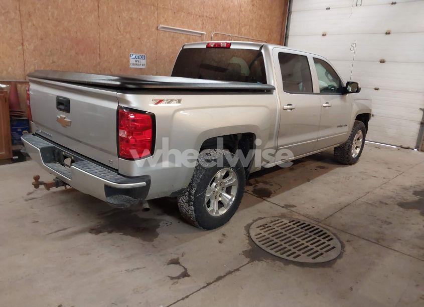 Photo 4 of 2017 Chevrolet Silverado 1500 2LT (VIN 3GCUKRECXHG310067)