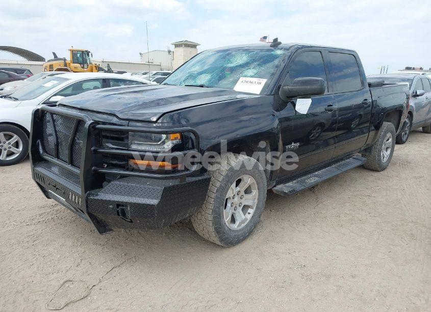 Photo 2 of 2017 Chevrolet Silverado 1500 2LT (VIN 3GCUKRECXHG395119)