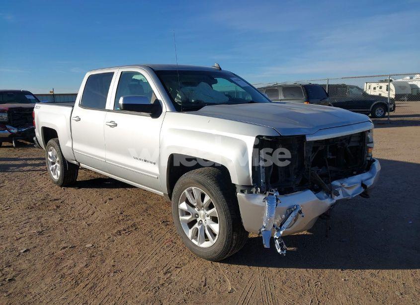 2017 Chevrolet Silverado 1500 2LT (VIN 3GCUKRECXHG439541) main photo