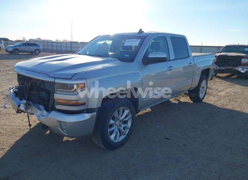 Photo 2 of 2017 Chevrolet Silverado 1500 2LT (VIN 3GCUKRECXHG439541)