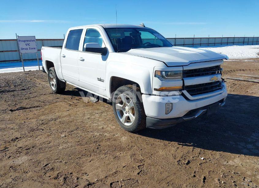 2018 Chevrolet Silverado 1500 2LT (VIN 3GCUKRECXJG171449) main photo