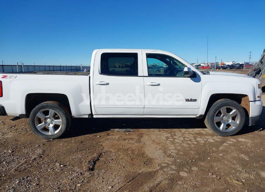Photo 13 of 2018 Chevrolet Silverado 1500 2LT (VIN 3GCUKRECXJG171449)