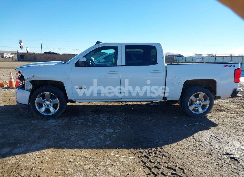 Photo 14 of 2018 Chevrolet Silverado 1500 2LT (VIN 3GCUKRECXJG171449)