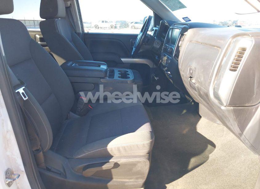 Photo 5 of 2018 Chevrolet Silverado 1500 2LT (VIN 3GCUKRECXJG171449)