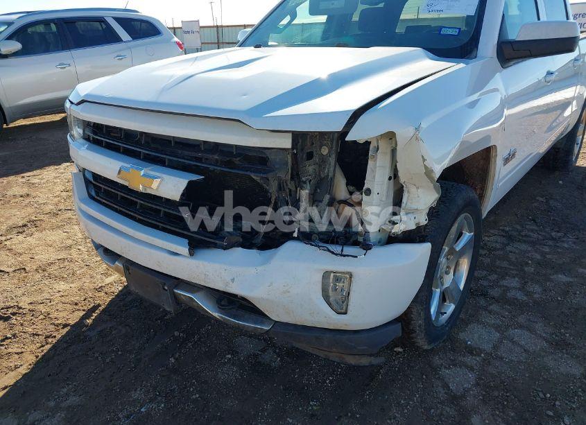 Photo 6 of 2018 Chevrolet Silverado 1500 2LT (VIN 3GCUKRECXJG171449)