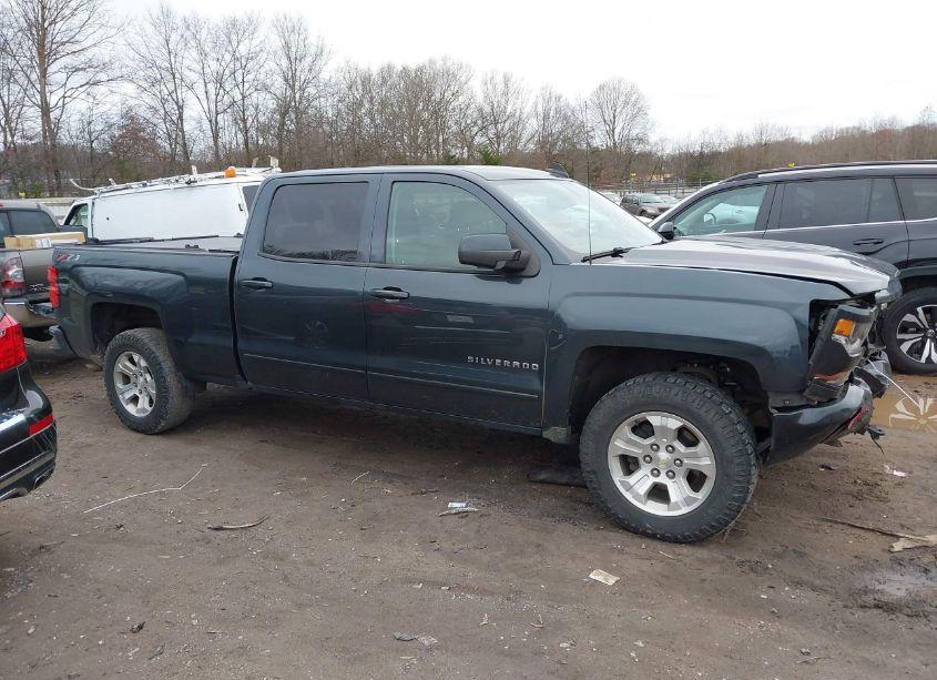 Photo 13 of 2018 Chevrolet Silverado 1500 2LT (VIN 3GCUKRECXJG419327)