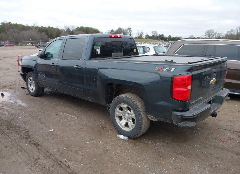 Photo 3 of 2018 Chevrolet Silverado 1500 2LT (VIN 3GCUKRECXJG419327)