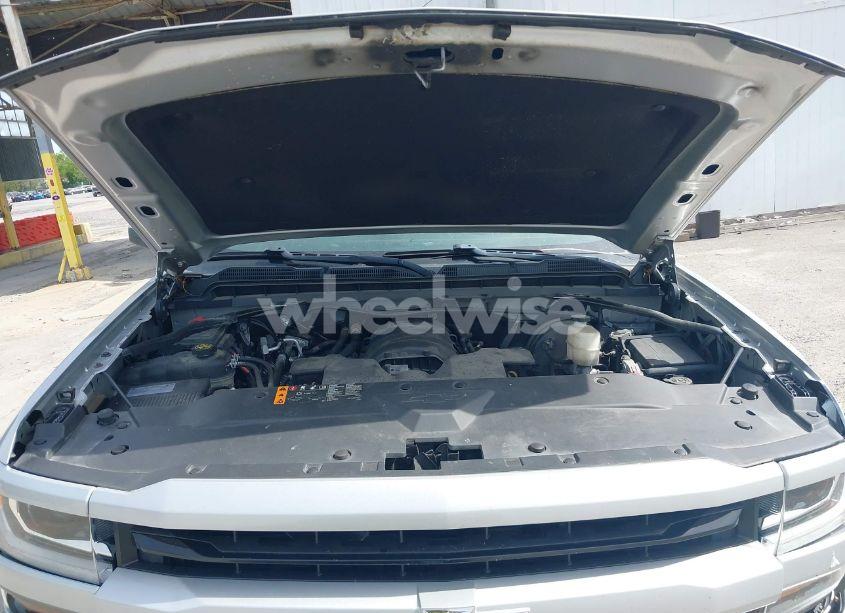 Photo 10 of 2018 Chevrolet Silverado 1500 2LT (VIN 3GCUKRECXJG477812)