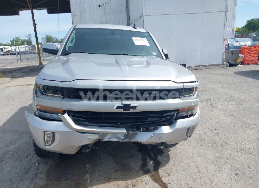 Photo 12 of 2018 Chevrolet Silverado 1500 2LT (VIN 3GCUKRECXJG477812)