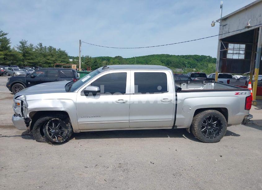 Photo 14 of 2018 Chevrolet Silverado 1500 2LT (VIN 3GCUKRECXJG477812)