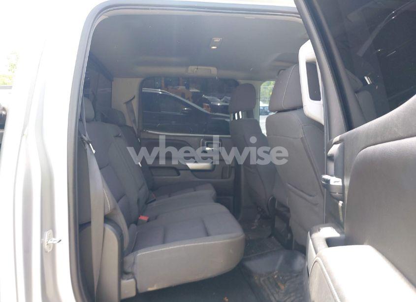 Photo 8 of 2018 Chevrolet Silverado 1500 2LT (VIN 3GCUKRECXJG477812)